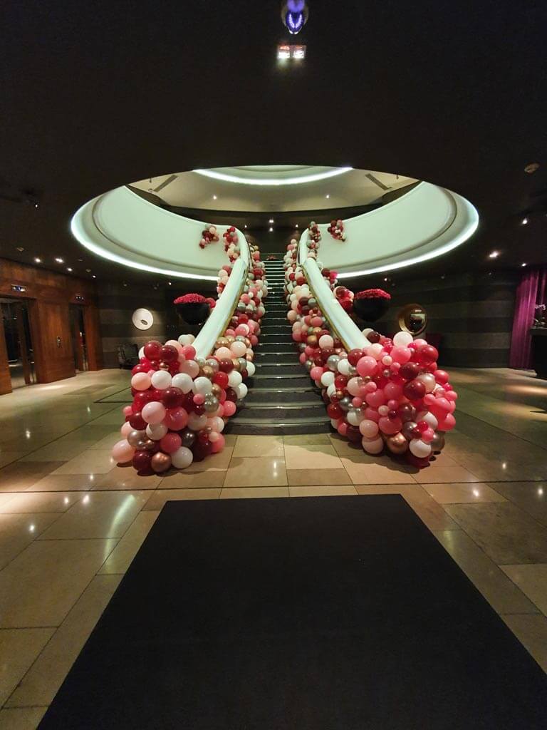 Aviator Valentines Weekend Organic Balloon Staircase By Airmagination Balloon Company