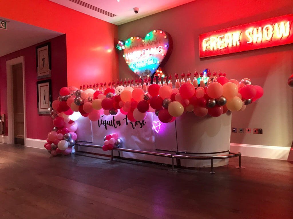 Hotel Hamyard London Taquilla Rose Love Island Party organic balloon bar installation Airmagination 2